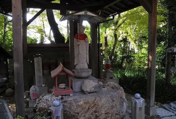怪しげな地蔵尊があるらしい