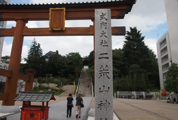 ニ荒山神社 神楽殿(県指定重要文化財)