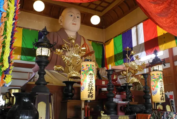 岡川寺の巨大弘法様