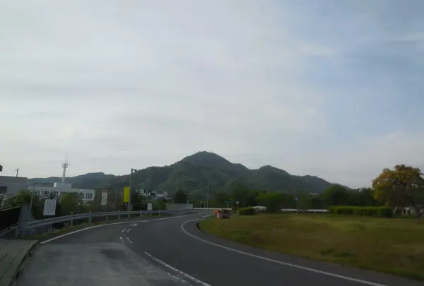 洲本インターから見る先山（淡路富士）