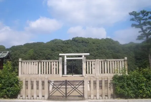 仲哀天皇陵（岡ミサンザイ古墳）