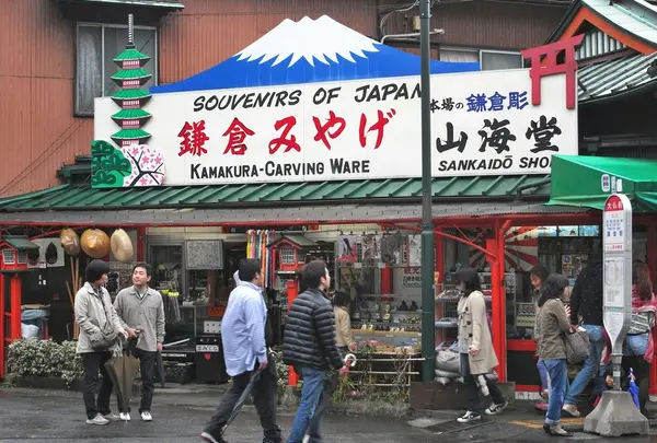 外国人に人気の山海堂土産店