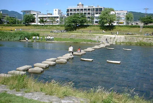 二条大橋と、飛び石