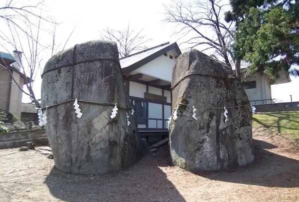 三ツ石神社