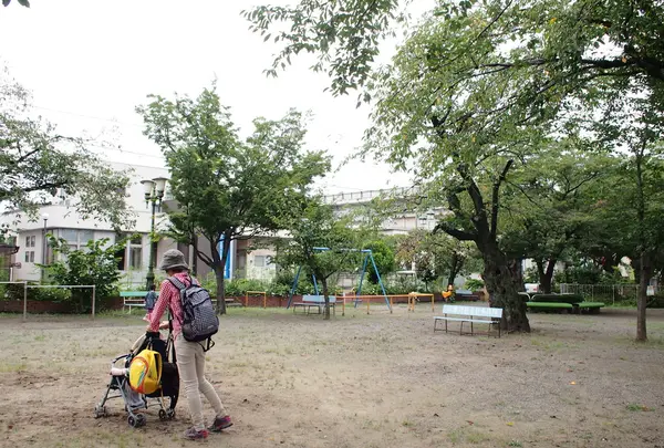 ひかり公園(三角公園)