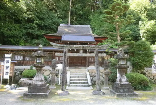 烏帽子形八幡神社