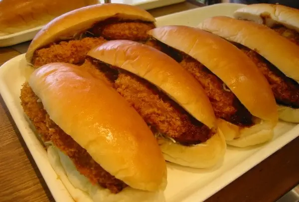 リヨンコッペ館