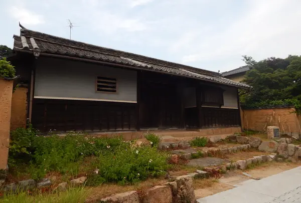 菅家長屋門