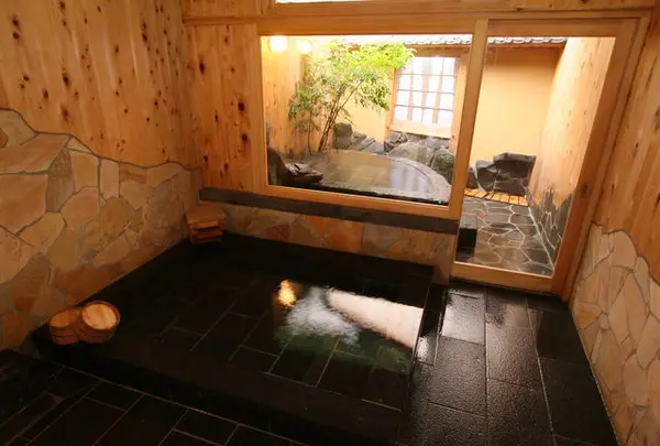 栗山温泉紅さんざし