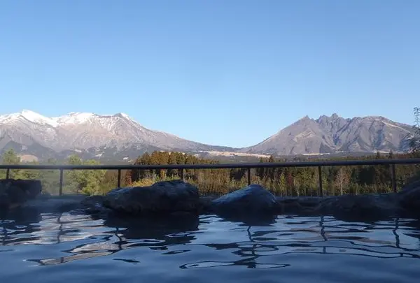 月廻り温泉館
