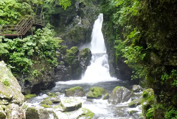 小坂（おさか）の滝めぐり