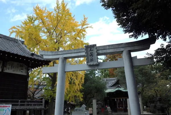 三囲神社