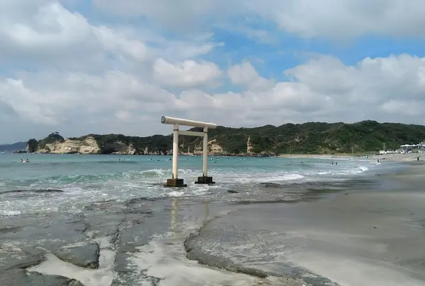 鵜原海岸 白い鳥居