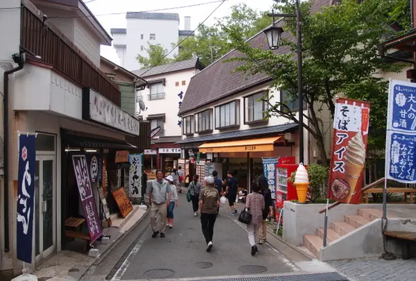 草津温泉の商店街散歩