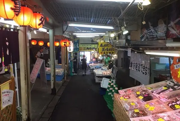 三角市場