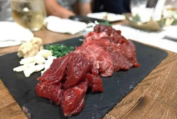 日本のお酒と馬肉料理 うまえびす