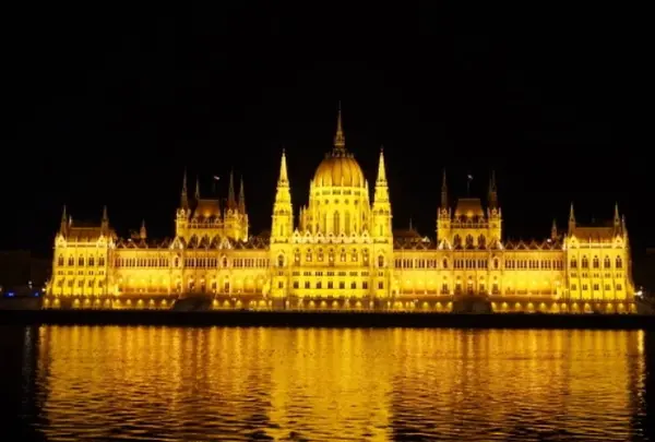 Országház（ハンガリー国会議事堂）