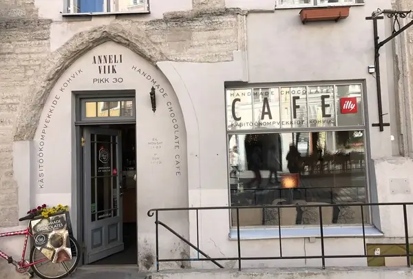 Anneli Viik Chocolate Cafe