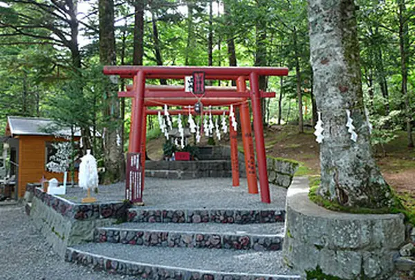新屋山神社奥宮