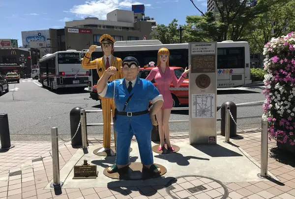 ようこそ こち亀の街へ！ 両津・中川・麗子がお出迎え！像の写真・動画_image_696253