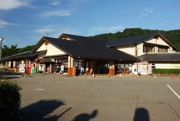 道の駅井波 いなみ木彫りの里創遊館
