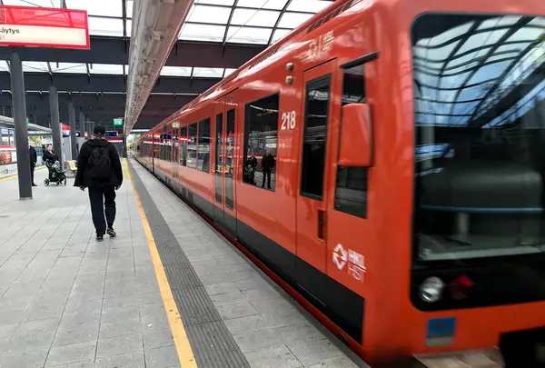 ラスティラ　メトロ駅 - Rastila metro station