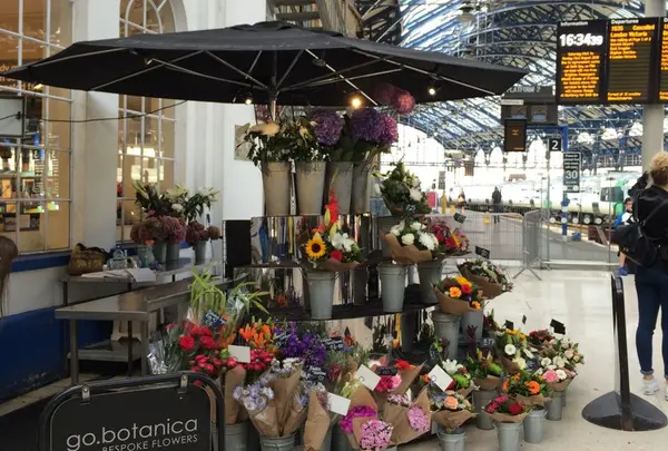 駅ナカのお花屋さん