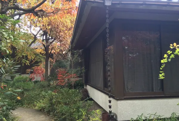 隣接するご自宅