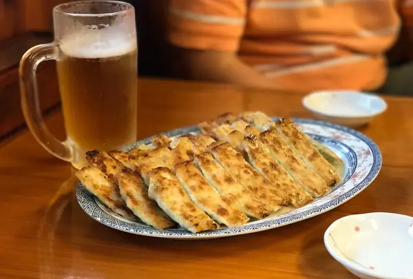 餃子とぐびっと〜。