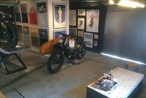 バイクと