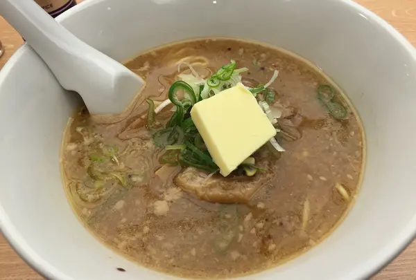 最後は味噌バターラーメンで旅の〆