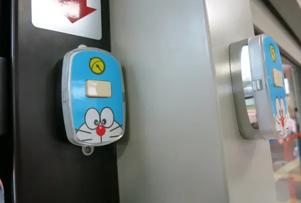 降車ボタンもドラえもん