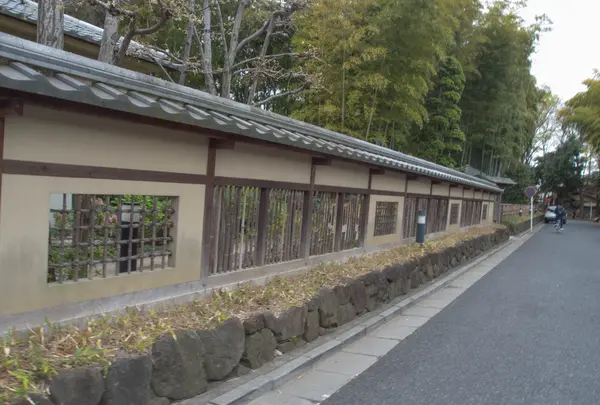 外から見た様子。