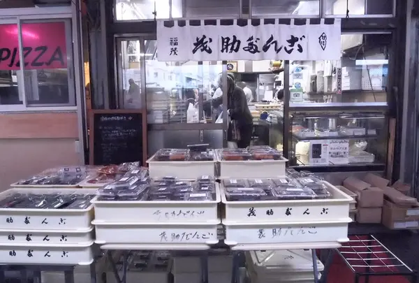 店頭ではお団子の販売も。