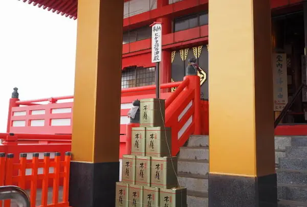えっ、醤油が奉納されてる！