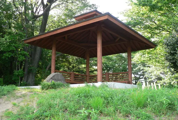 仙元山山頂下の東屋