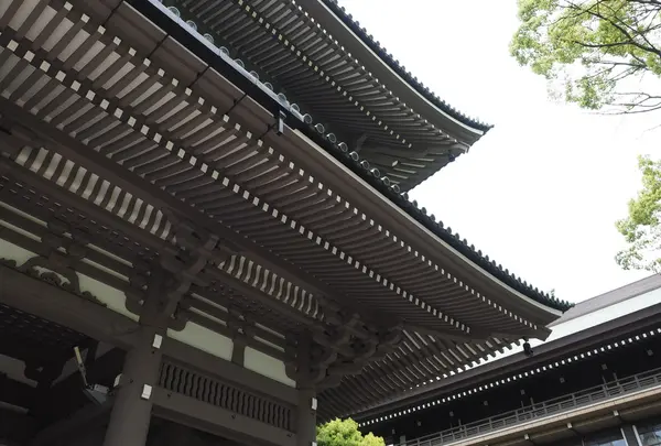 どの建物も大きい。