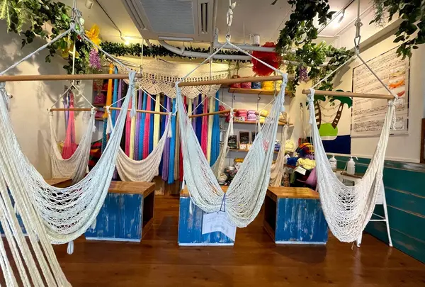 店内はハンモックチェアになってます！