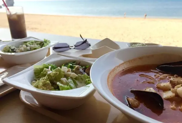 北部のとっても綺麗な海を眺めながらの食事は最高です