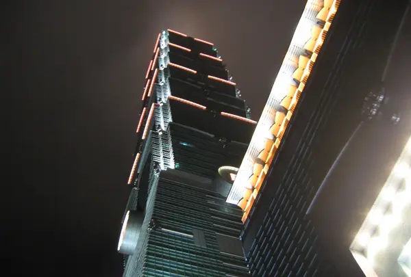 夜はライトアップ