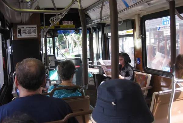 ワイキキから路線バス１本