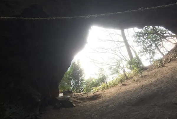 穿戸岩の中
