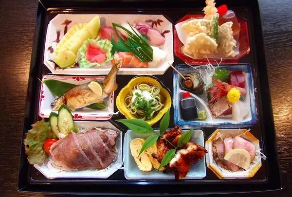ととろお食事処