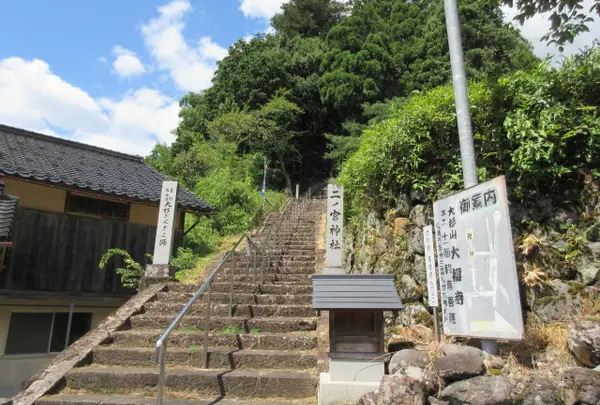 二ノ宮神社(大杉)