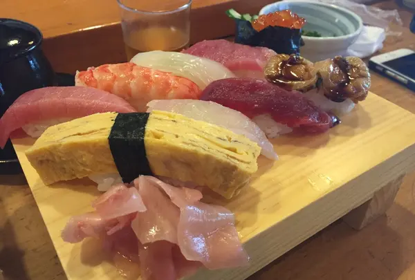 すし信