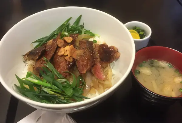 見蘭牛ダイニング玄