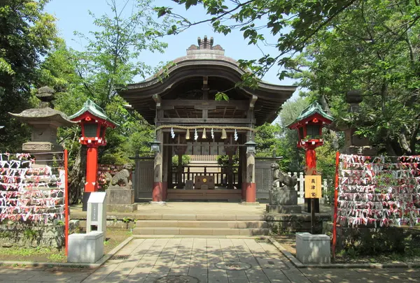 江島神社奥津宮（おくつみや）