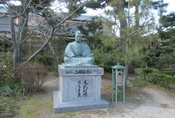 三好長慶・三好家歴代の墓