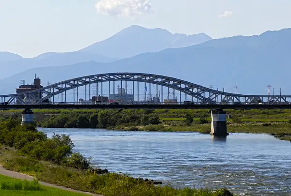 長良川堤防から見た伊吹山