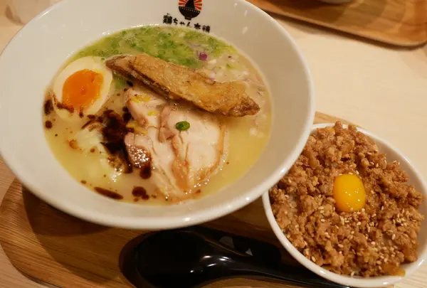 鶏ちゃん本舗 博多の華味鳥